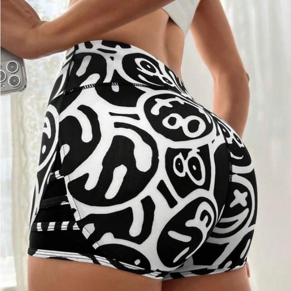 Workout shorts - Picture 2 of 2